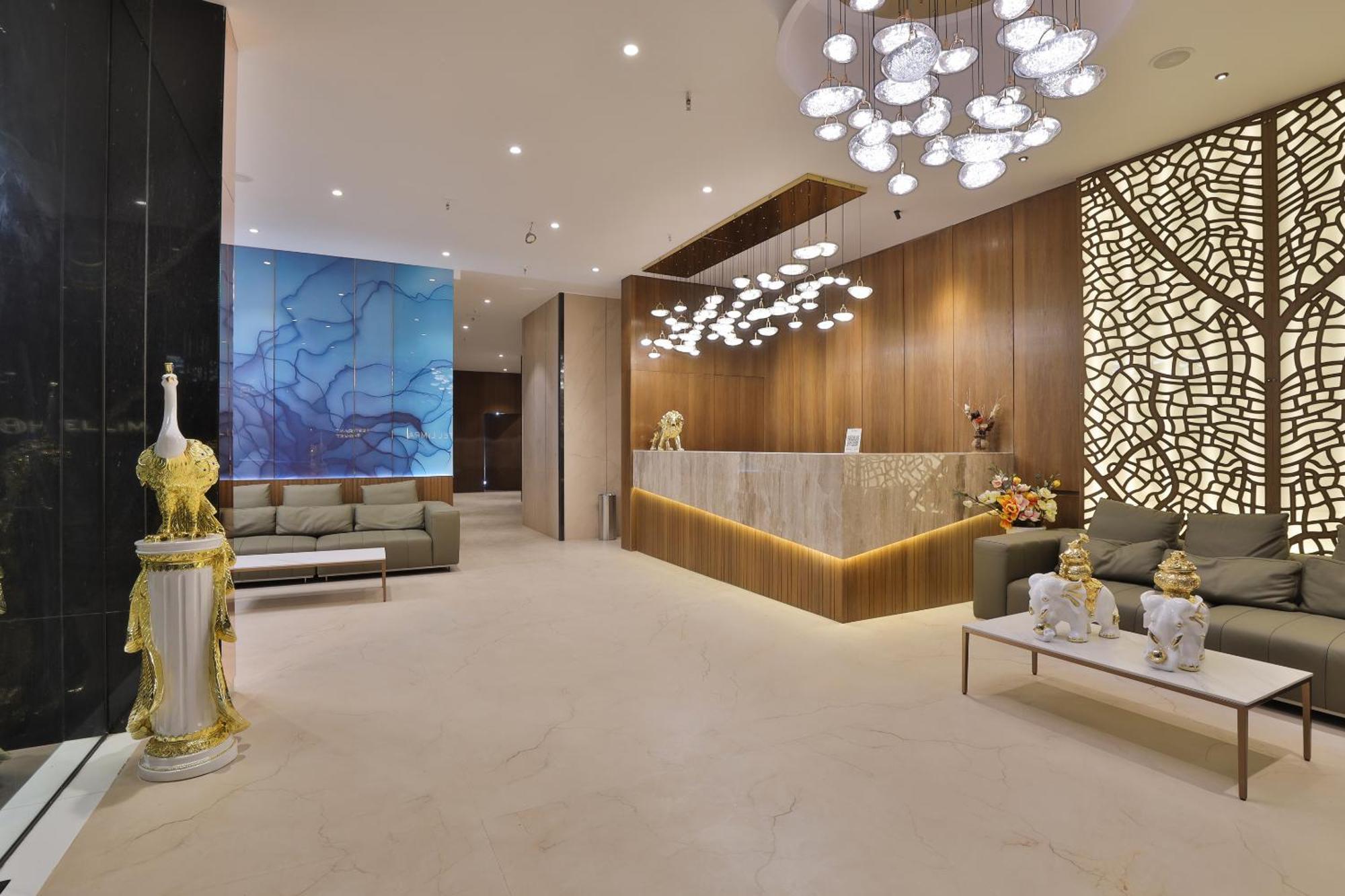 Hotel Elements Surat Exterior photo