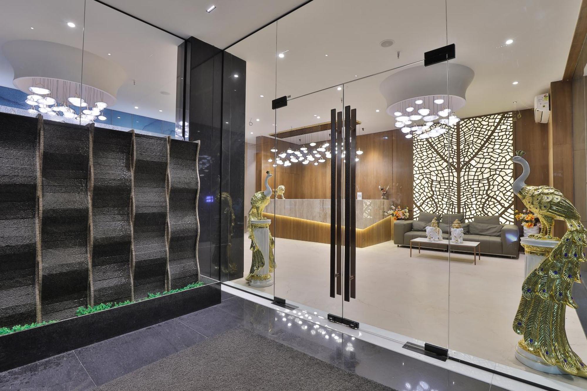 Hotel Elements Surat Exterior photo