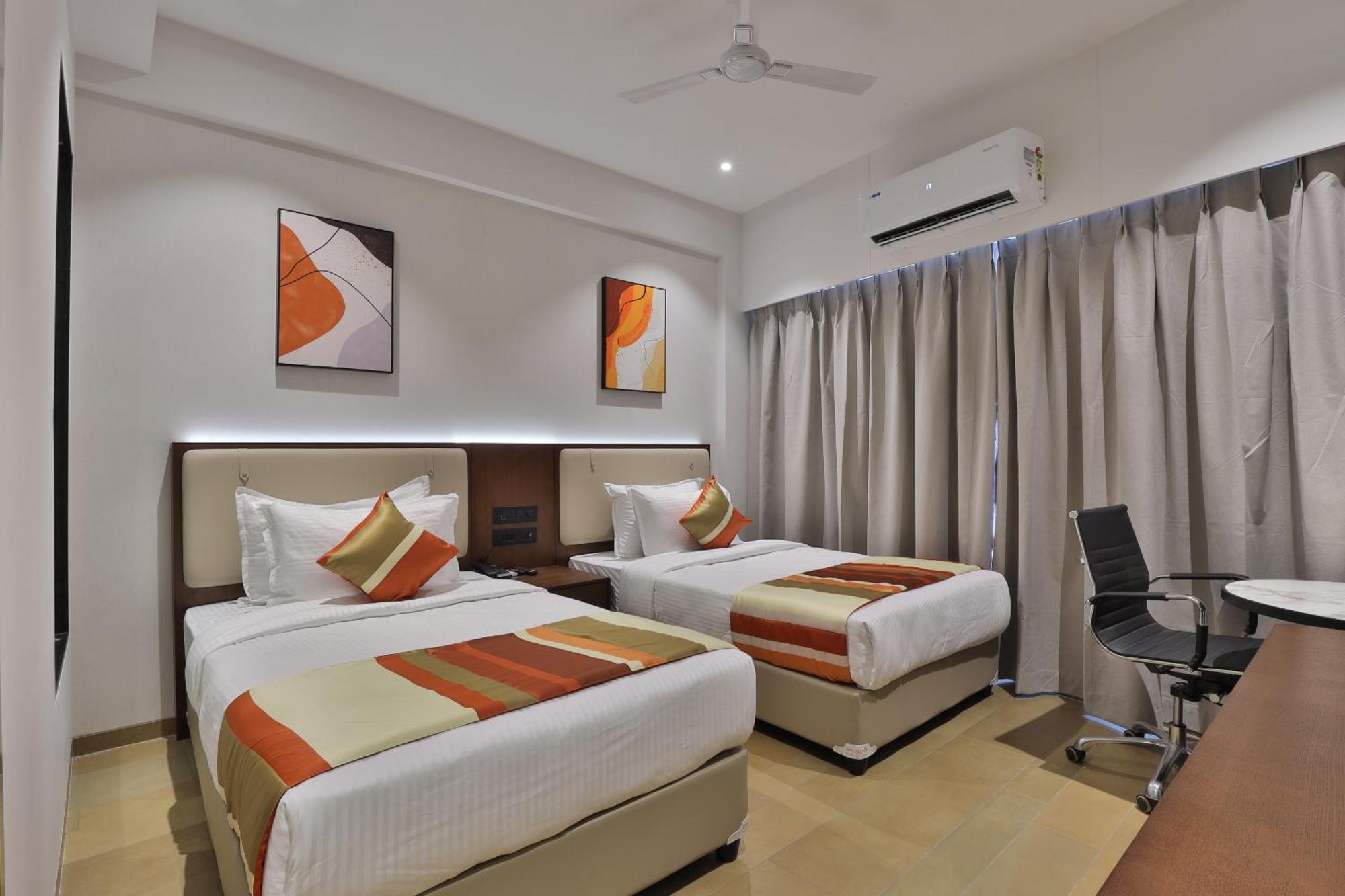 Hotel Elements Surat Exterior photo