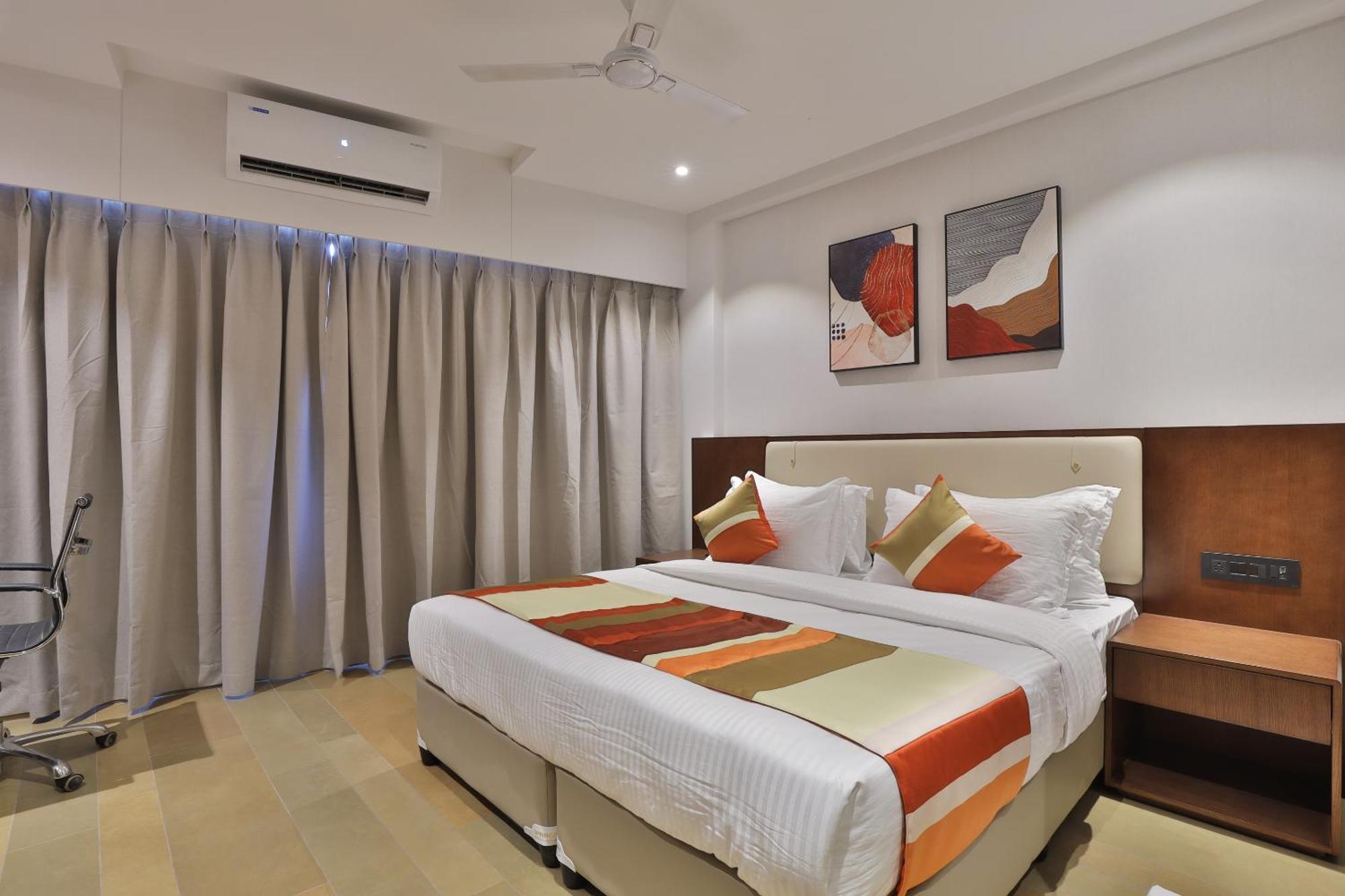 Hotel Elements Surat Exterior photo