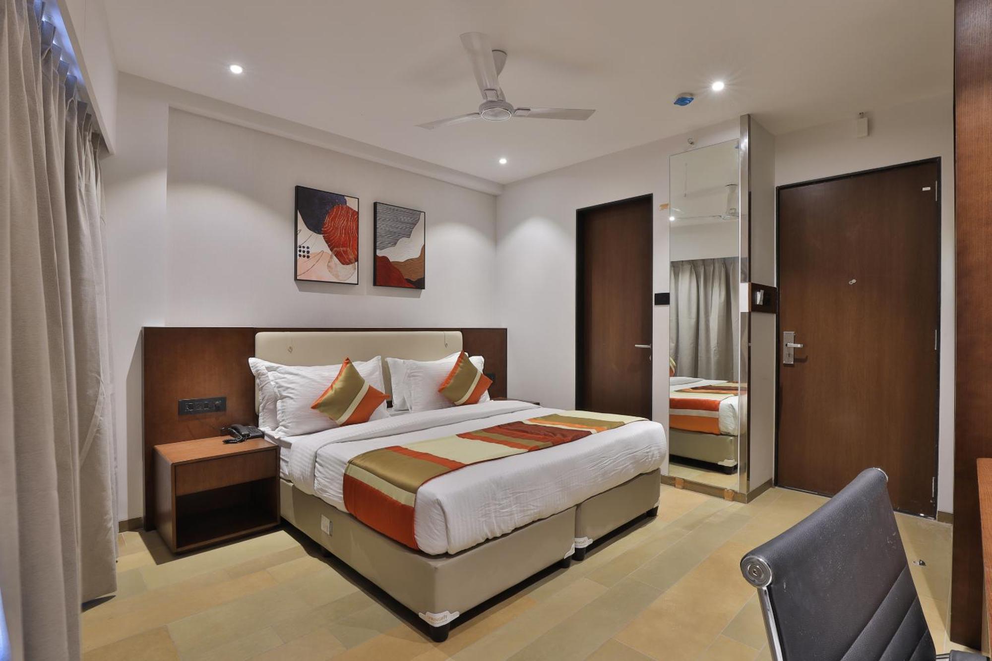 Hotel Elements Surat Exterior photo
