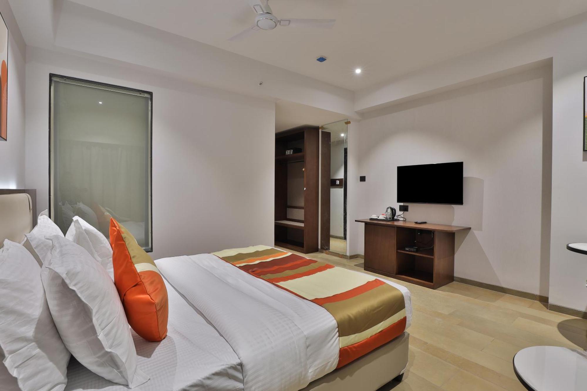 Hotel Elements Surat Exterior photo