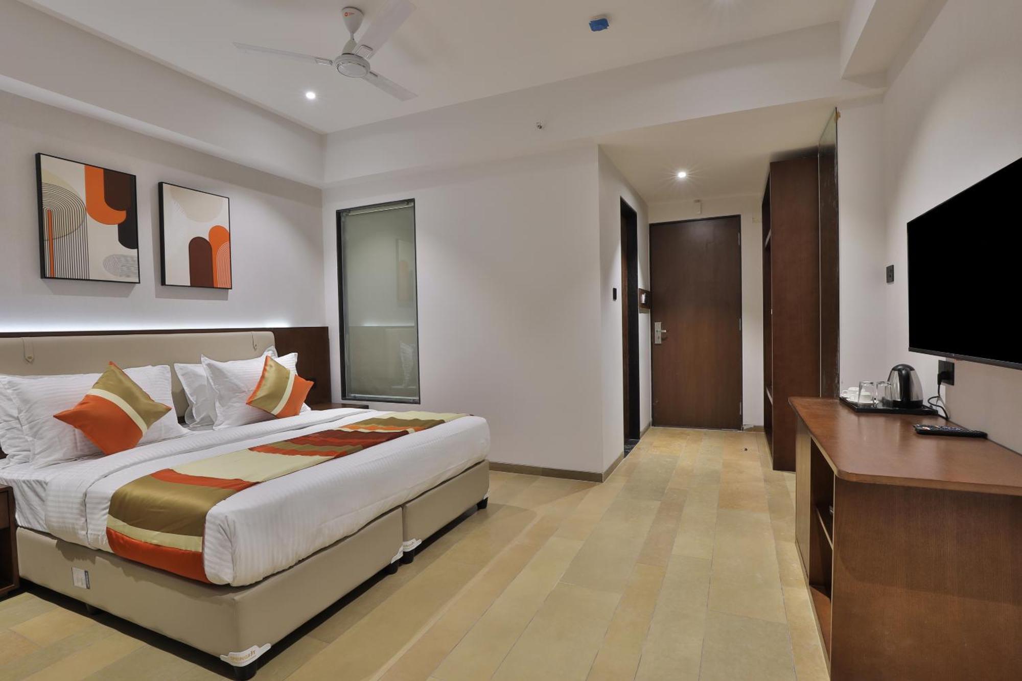 Hotel Elements Surat Exterior photo